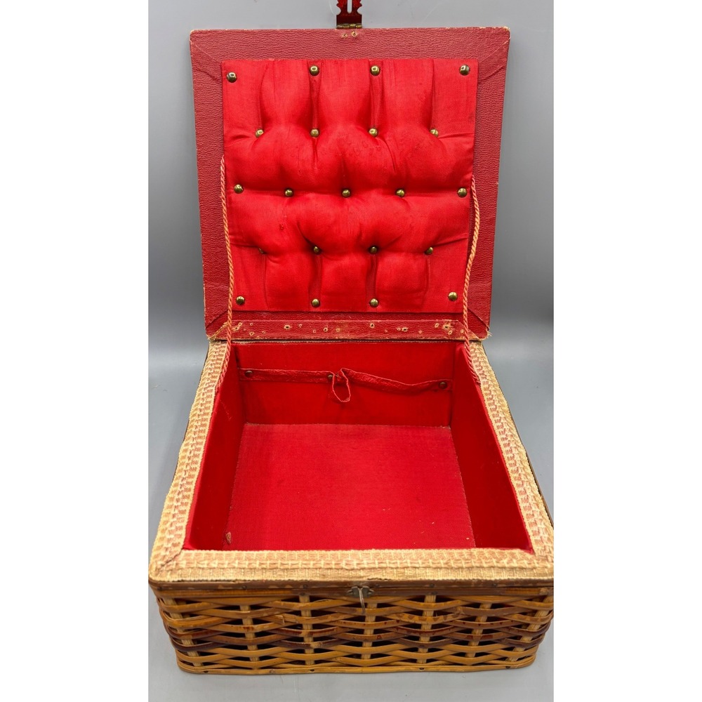Vintage Wicker Sewing Box Red Tufted Fabric Lined Lid Decorative Storage‎